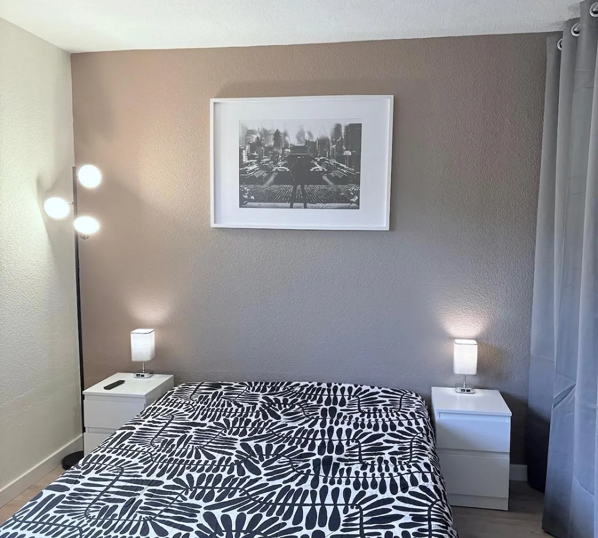 2-Room Pool, Beach And Harbor Le Pradet Frankreich